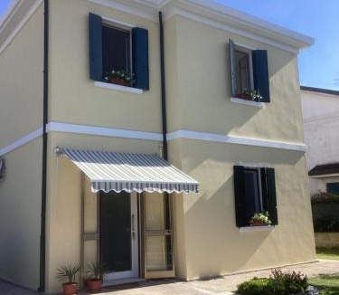 Porto Tolle House | La Casa Gialla