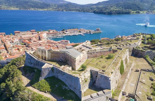 Portoferraio Old Town Apartment | La Goletta, terrace with a sea view