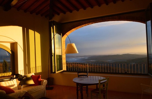 Rosennano Apartment | LA LOGGIA. HOUSE WITH STUNNING VIEW ABOVE THE CHIANTI REGION AND PANORAMIC POOL