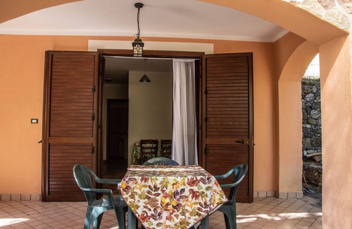 Marina Lido Apartment | La Palella, secluded two-room apartment with patio near the beaches