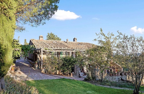 Chiusdino Apartment | La Pergola - Beautiful stone house at a hilltop in Tuscany