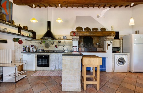 San Gimignano House | ‘La Ripa - Master’ Apartment with Shared Pool and Wi-Fi