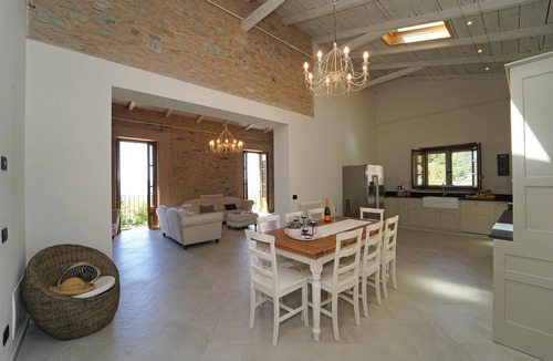 Licciana Nardi Villa | * LAST MINUTE * VILLA VITTORIA (sleeps 8), by Villas & Retreats: Pool, A/C, Wi-Fi, BBQ