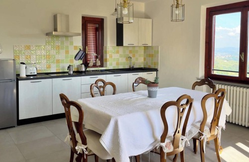 Massa e Cozzile Apartment | Lavanda Apartment – with panoramic views & hot tub in the Tuscan hills