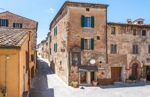 Santarello Apartment | Locanda Di Montisi Room La Giostra among the hills of Montalcino