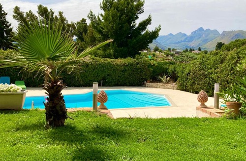 Casteldaccia House | Loft - Villa Flore apartments in villa