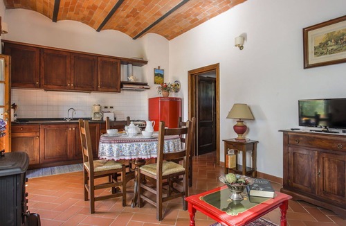 Castelfranco di Sopra Villa | Lovely apartment in villa for 4 guests with WIFI, pool, TV and patio