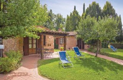 Castiglione del Lago Apartment | Lovely apartment for 6 guests with WIFI, A/C, pool, TV, veranda and pets allowed