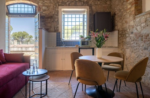Tavarnelle Val di Pesa Villa | Lovely apartment in villa for 2 guests with WIFI, pool and TV, close to Greve In Chianti