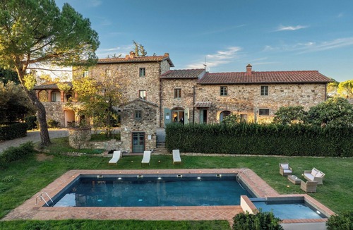 Tavarnelle Val di Pesa Villa | Lovely apartment in villa for 2 guests with WIFI, pool and TV, close to Greve In Chianti