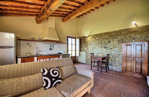 Castelnuovo Berardenga Apartment | Lovely apartment for 2 people with A/C, pool, TV and panoramic view, close to Siena