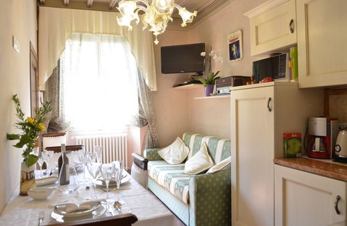 Cortona Old Town Apartment | Lovely apartment for 2 guests with WIFI, A/C, TV and panoramic view