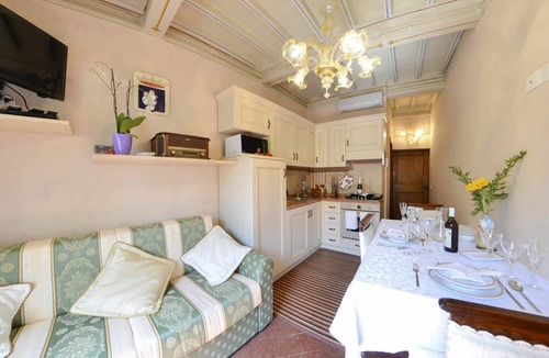 Cortona Old Town Apartment | Lovely apartment for 2 guests with WIFI, A/C, TV and panoramic view