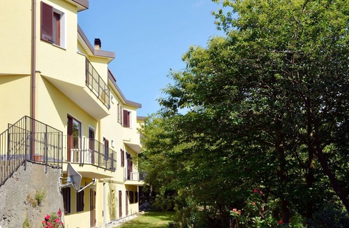 Albisola Superiore Apartment | Lovely apartment for 5 guests with WIFI, TV, patio, pets allowed and panoramic view
