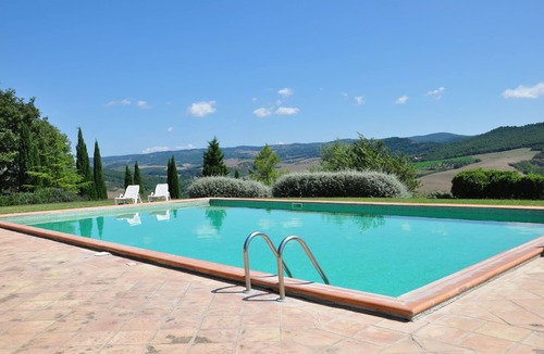 Il Poggio Apartment | Lovely apartment for 6 people with pool, WIFI, TV, pets allowed and panoramic view