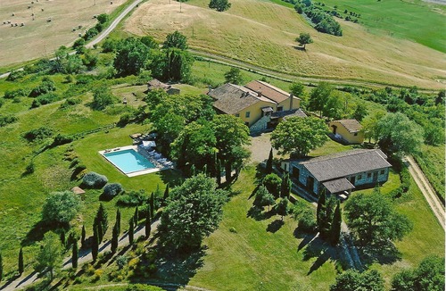 Il Poggio Apartment | Lovely apartment for 6 guests with pool, WIFI, TV, patio, pets allowed and panoramic view