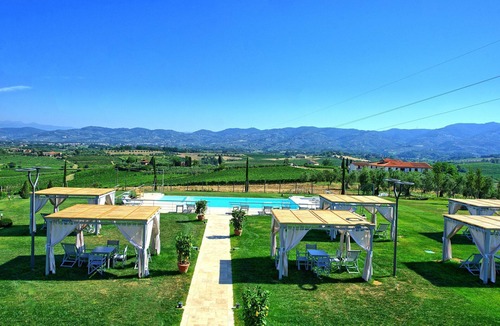 Vinci Apartment | Lovely apartment for 6 people with WIFI, A/C, pool, TV, patio and panoramic view