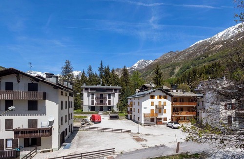Valtellina Apartment | Lovely apartment for 6 guests with WIFI, TV, balcony and pets allowed