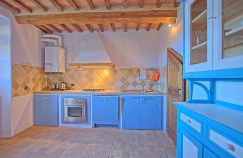 Poggibonsi Apartment | Lovely apartment for 6 people with WIFI, pool, A/C, TV and panoramic view, close to San Gimignano