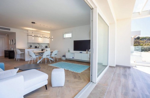 Scarlino Apartment | Lovely apartment for 4 guests with WIFI, A/C, hot tub, terrace, pets allowed and panoramic view