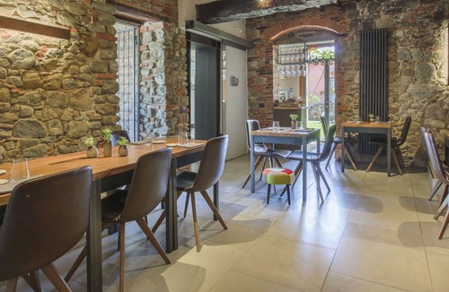Montevarchi Villa | Lovely apartment in villa for 4 guests with pool, WIFI, TV, patio, pets allowed and parking