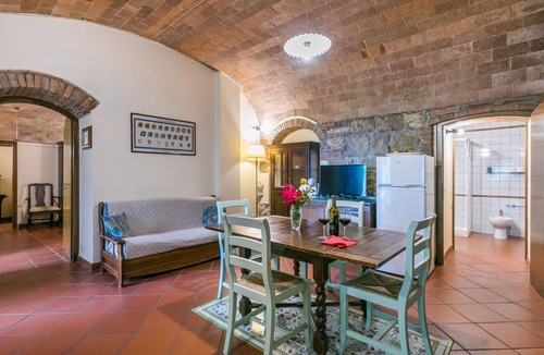 Montaione Villa | Lovely apartment in villa for 4 people with pool, A/C, WIFI, TV and panoramic view