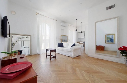 Salario Apartment | Luce e Eleganza a Corso d'Italia