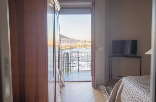 Posillipo Apartment | Luxurious and Panoramic Apartment: Sea and Vesuvius View with Elevator