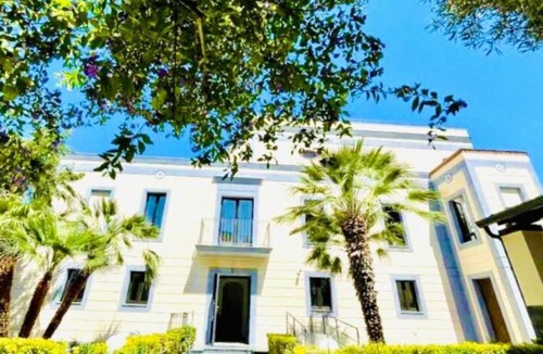 Pozzuoli Apartment | Luxury Apartment with balcony garden view