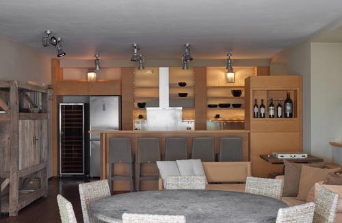 Naggio Apartment | Luxury lakefront apartment with terrace and swimming pool.
