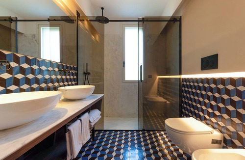 Sant'Agnello Resort | Luxury suite with balcony overlooking the gulf of sorrento