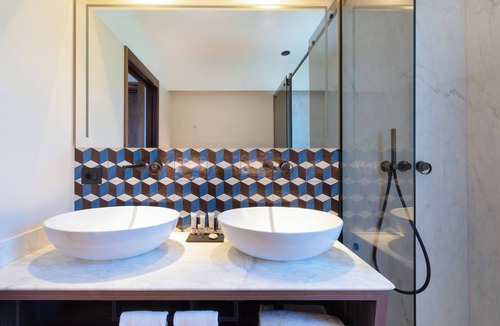 Sant'Agnello Resort | Luxury suite with balcony overlooking the gulf of sorrento
