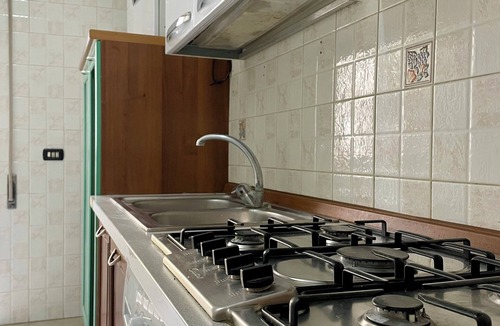 Secondigliano Apartment | Mini apartment with shared entrance - Blue Room
