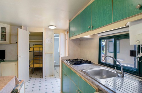 Piamboschi House | Mobile Home "Casa Mobile Lux La Pineta 21" with Shared Pool, Private Terrace & Wi-Fi