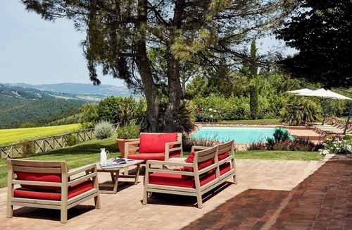 Pesciano Villa | New Listing - Beautiful renovated villa , sleeps 12, air con, private pool