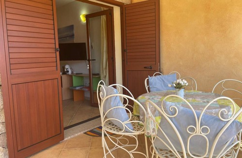 Limpiddu Apartment | New Orange Studio Apartment in Limpiddu, Budoni – Pool, Terrace, Wi-Fi