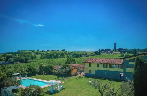 Pozzolengo Villa | Nice apartment in villa for 2 people with WIFI, pool, A/C, close to Sirmione