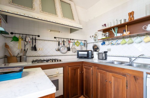 San Damiano dʼAsti Villa | Nice apartment in villa for 5 guests with WIFI, pool, TV, patio and pets allowed