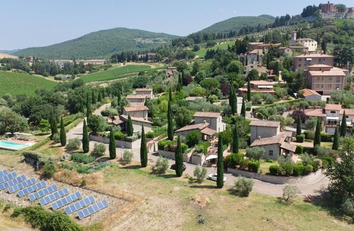 Gaiole in Chianti House | Nice apartment in villa for 4 guests with WIFI, A/C, pool, TV and pets allowed