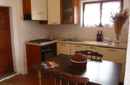 Il Poggio Apartment | Nice apartment for 2 guests with pool, WIFI, TV, patio, pets allowed and panoramic view