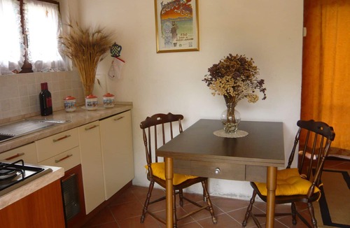 Il Poggio Apartment | Nice apartment for 2 guests with pool, WIFI, TV, patio, pets allowed and panoramic view
