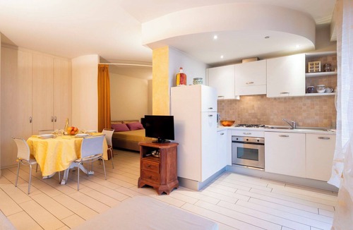 Sarnico Apartment | Nice apartment for 4 people with WIFI, A/C, TV and terrace