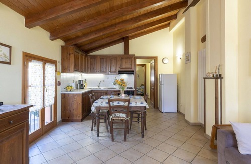 Vendone Apartment | Nice apartment for 4 people with WIFI, TV, patio, pets allowed and panoramic view