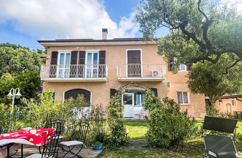 Finale Ligure Villa | Nice apartment in villa for 4 guests with WIFI, A/C, terrace and pets allowed