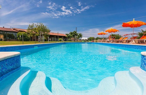 Puntone House | Nice apartment in villa for 6 guests with A/C, pool, WIFI, TV, terrace and pets allowed
