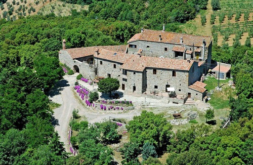 Roccastrada Villa | Nice apartment in villa for 8 people with WIFI, TV, patio and pets allowed
