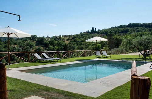 Pontassieve House | Nice apartment in villa for 4 guests with A/C, pool, WIFI, TV, patio and panoramic view