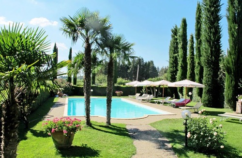 Poggibonsi Villa | Nice apartment in villa for 4 people with WIFI, pool, TV, terrace and pets allowed