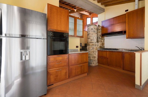 Poggibonsi Villa | Nice apartment in villa with WIFI, A/C, pool, TV and pets allowed, close to San Gimignano