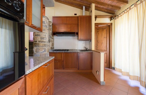 Poggibonsi Villa | Nice apartment in villa with WIFI, A/C, pool, TV and pets allowed, close to San Gimignano
